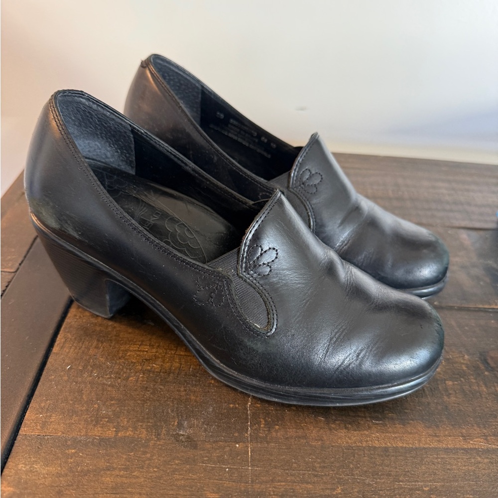 Dansko Black Leather Comfort Heels Clogs Women’s EU 39 US 8.5-9 Work Shoes